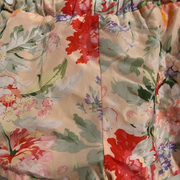 VOG Collection pretty peach floral shorts - Picture 6 of 8